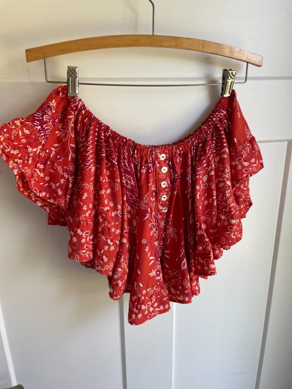 Angie Boho Off Shoulder Bandana Print Ruffle Crop Top Red Western Paisley - Picture 3 of 9